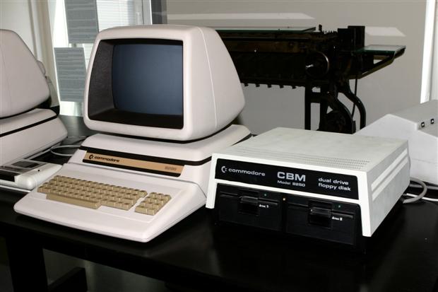 COMMODORE 8250