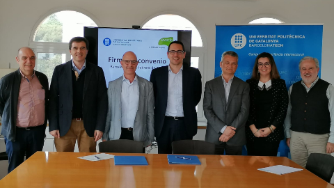 imatge dels representants d'NTT Data i la UPC
